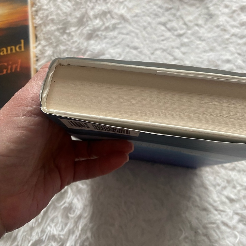 Bundle of 3 Elin Hilderbrand Hardcover Novels – Bestselling Beach Reads! - Picture 5 of 7